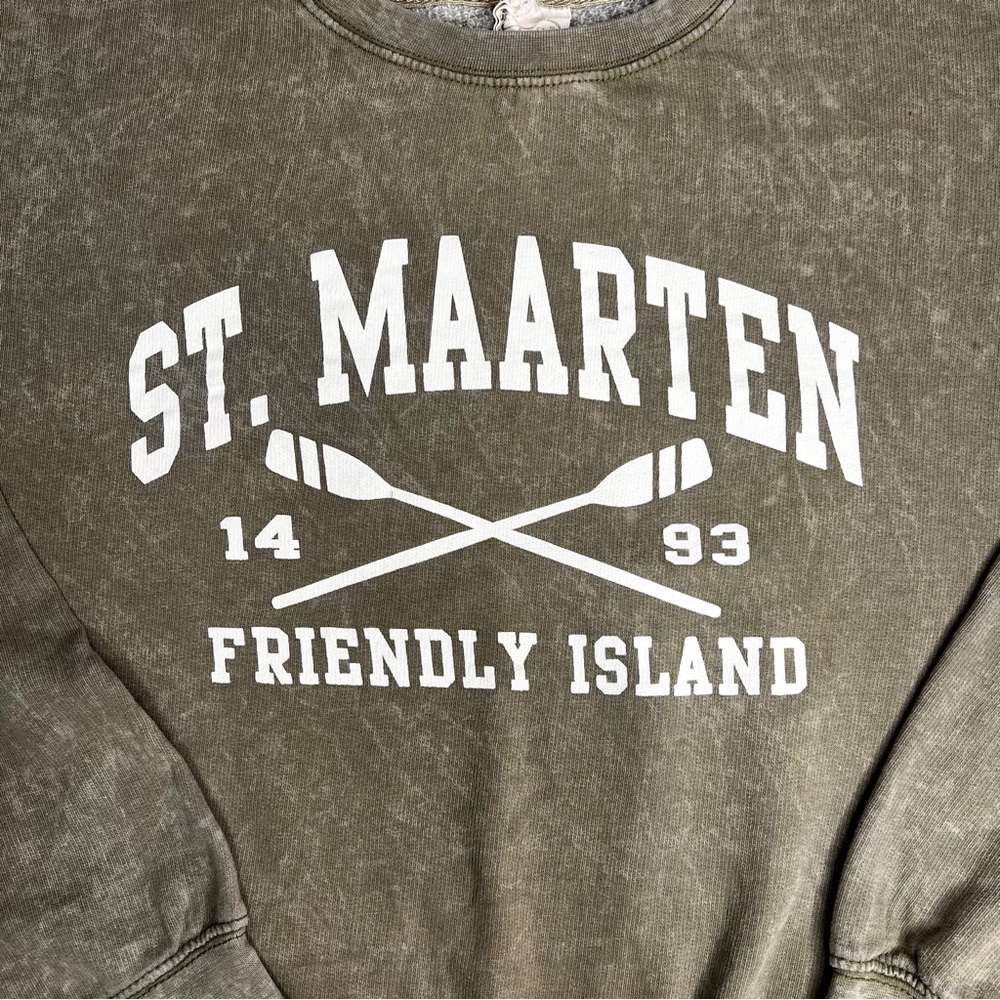 St. Marteen oversized crew neck sweatshirt. Size M.